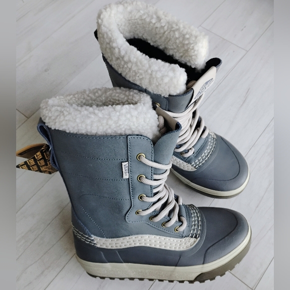 VANS NEW Standard Snow MTE Boots - Picture 2 of 16